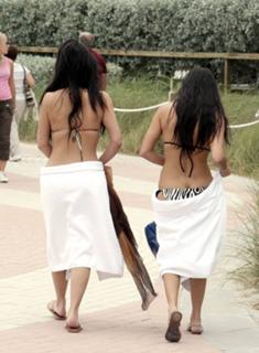 Kim Kardashian feet photo thumbnail