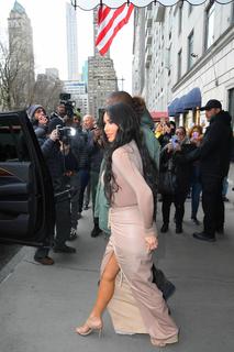Kim Kardashian feet photo thumbnail