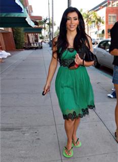 Kim Kardashian feet photo thumbnail