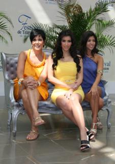 Kim Kardashian feet photo thumbnail