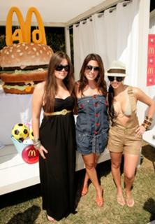 Kim Kardashian feet photo thumbnail