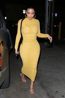 Kim Kardashian feet photo thumbnail