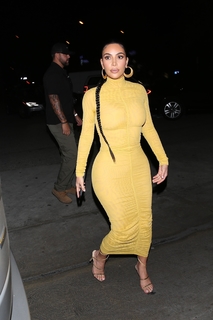 Kim Kardashian feet photo thumbnail