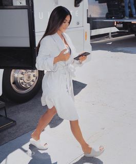 Kim Kardashian feet photo thumbnail