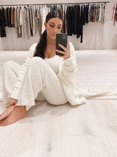 Kim Kardashian feet photo thumbnail