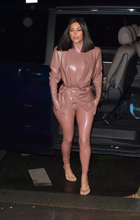 Kim Kardashian feet photo thumbnail