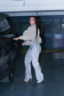 Kim Kardashian feet photo thumbnail
