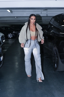 Kim Kardashian feet photo thumbnail