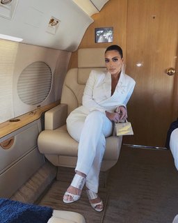 Kim Kardashian feet photo thumbnail