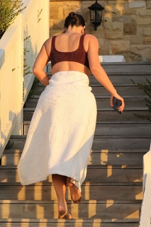 Kim Kardashian feet photo thumbnail