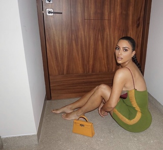 Kim Kardashian feet photo thumbnail