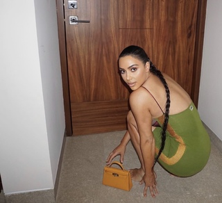 Kim Kardashian feet photo thumbnail