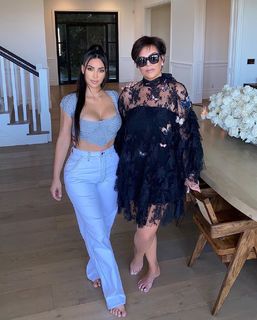 Kim Kardashian feet photo thumbnail