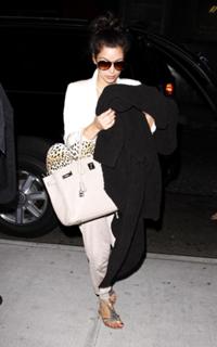 Kim Kardashian feet photo thumbnail