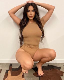 Kim Kardashian feet photo thumbnail