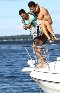 Kim Kardashian feet photo thumbnail