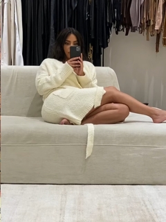 Kim Kardashian feet photo thumbnail