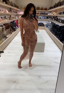 Kim Kardashian feet photo thumbnail