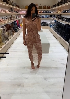 Kim Kardashian feet photo thumbnail