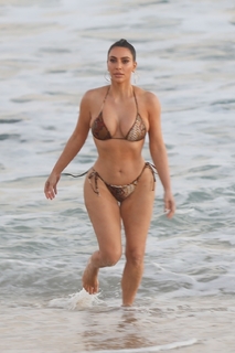 Kim Kardashian feet photo thumbnail