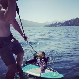 Kim Kardashian feet photo thumbnail