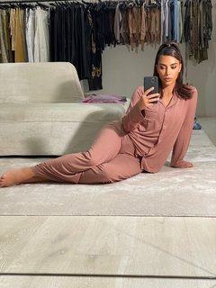 Kim Kardashian feet photo thumbnail