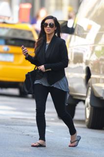 Kim Kardashian feet photo thumbnail