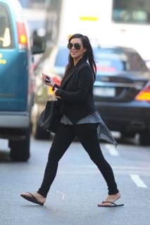 Kim Kardashian feet photo thumbnail