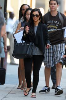 Kim Kardashian feet photo thumbnail