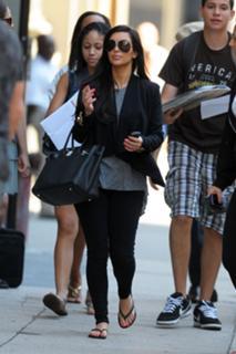 Kim Kardashian feet photo thumbnail