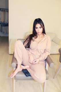 Kim Kardashian feet photo thumbnail
