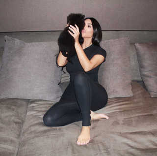 Kim Kardashian feet photo thumbnail