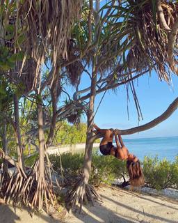 Kim Kardashian feet photo thumbnail