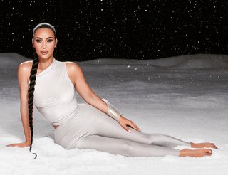 Kim Kardashian feet photo thumbnail