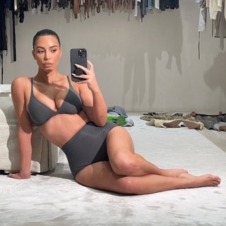 Kim Kardashian feet photo thumbnail