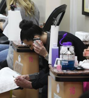 Kim Kardashian feet photo thumbnail