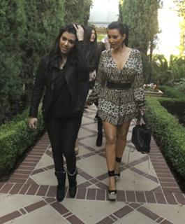 Kim Kardashian feet photo thumbnail