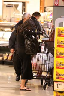 Kim Kardashian feet photo thumbnail