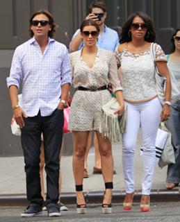 Kim Kardashian feet photo thumbnail