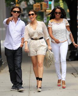 Kim Kardashian feet photo thumbnail