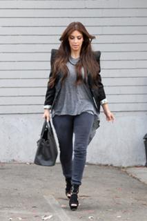 Kim Kardashian feet photo thumbnail