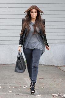 Kim Kardashian feet photo thumbnail