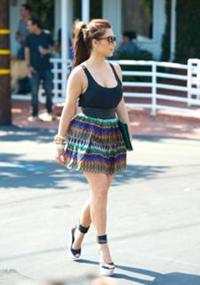 Kim Kardashian feet photo thumbnail