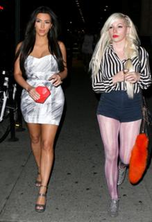 Kim Kardashian feet photo thumbnail