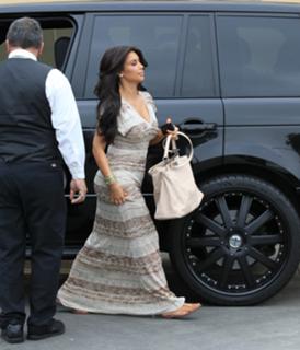 Kim Kardashian feet photo thumbnail