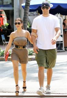 Kim Kardashian feet photo thumbnail