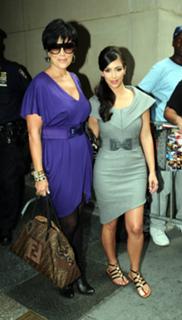 Kim Kardashian feet photo thumbnail