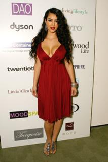 Kim Kardashian feet photo thumbnail