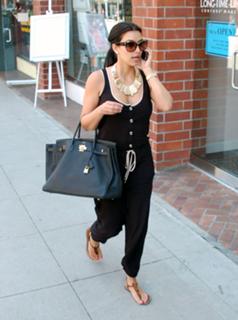 Kim Kardashian feet photo thumbnail