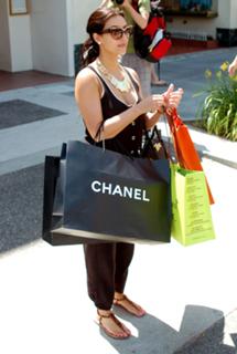 Kim Kardashian feet photo thumbnail